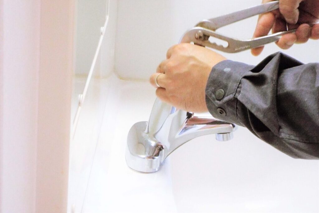 水道管の水漏れ修理 自分で行う場合の費用など